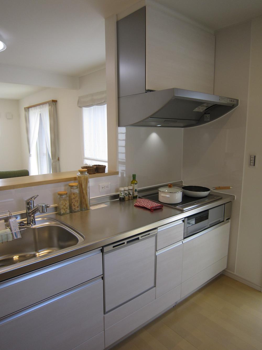 Kitchen. Indoor (11 May 2013) Shooting