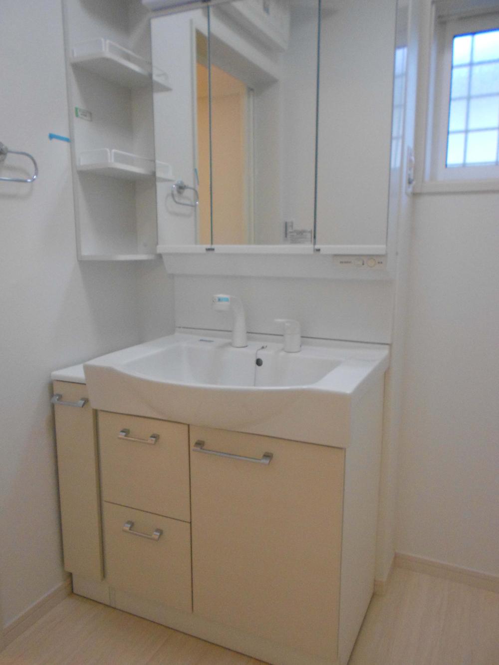 Wash basin, toilet. Wash basin shower faucet to change the living comfortable. Easy to clean!