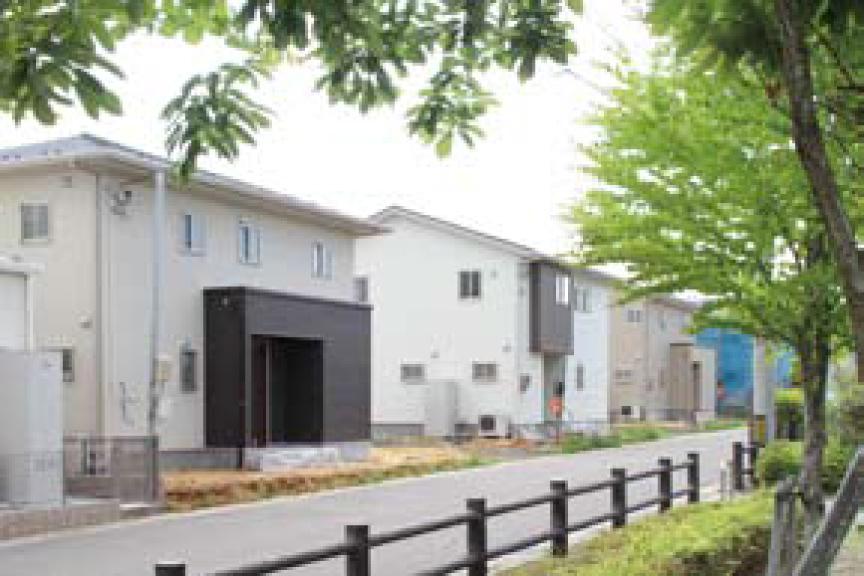 Local photos, including front road. Local streets (June 2013 shooting)