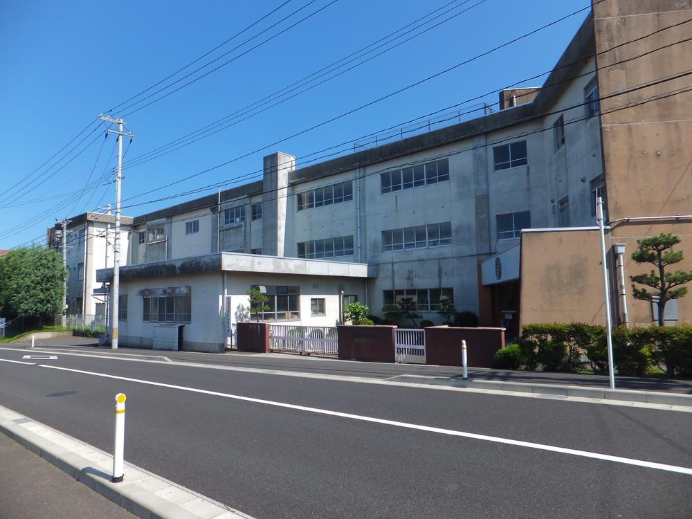 Other local. Fuji Hill Elementary School, 2-minute walk