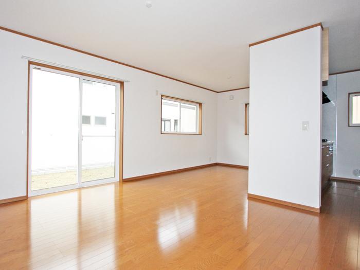 Same specifications photos (living). (1 Building) same specification