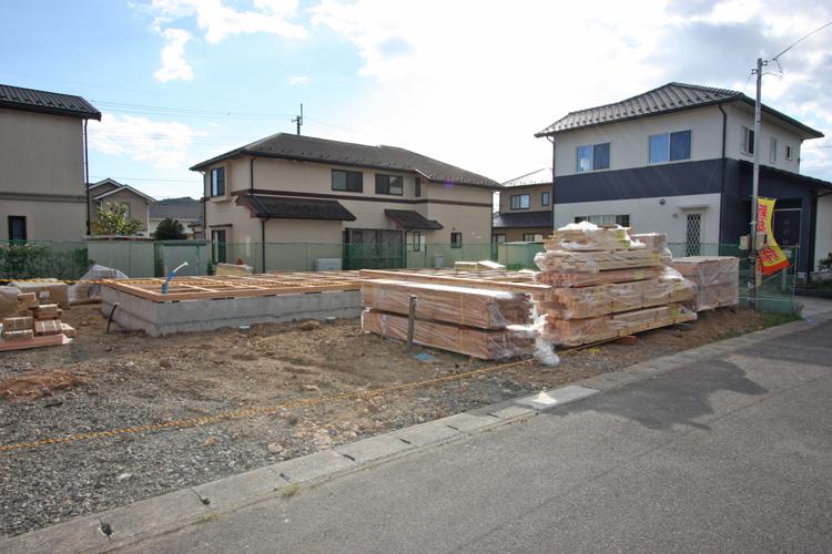 Local photos, including front road. Local (10 May 2013) Shooting