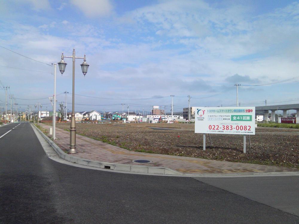 local Picture obtained by viewing the west from the B-21 (pre-sale) It faces the landscaped sidewalk. Also safe for children  / (July 2013 shooting)
