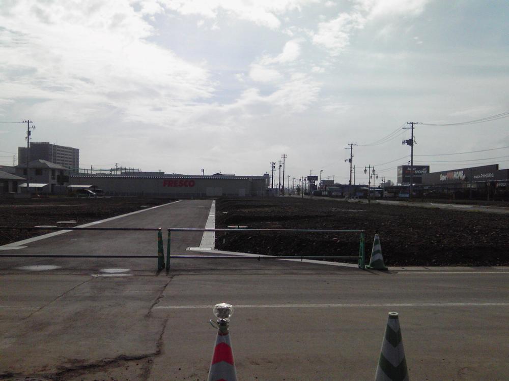 Local photos, including front road. local Picture obtained by viewing the east side from the B-11  / (July 2013) Shooting