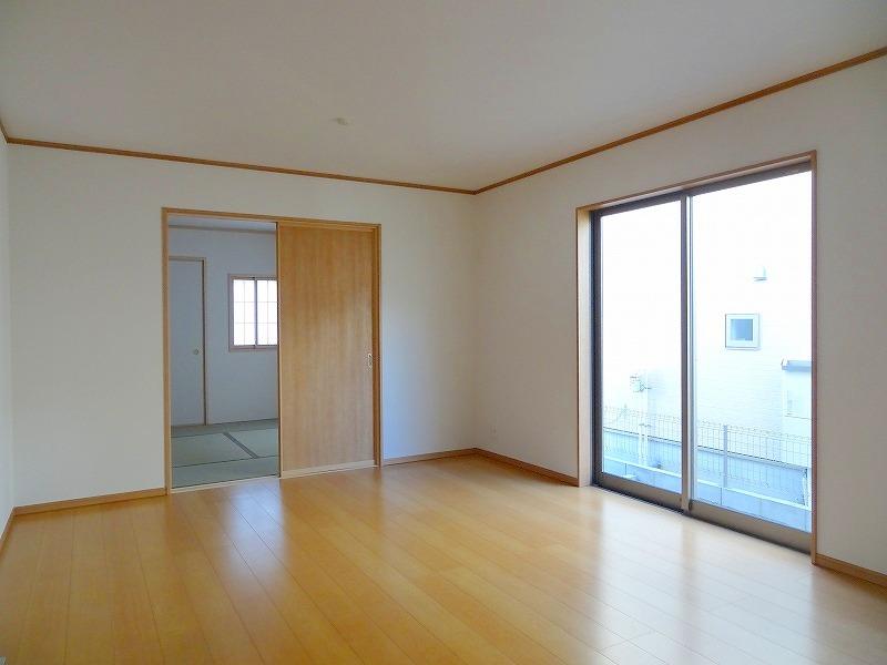 Same specifications photos (living). Same specifications