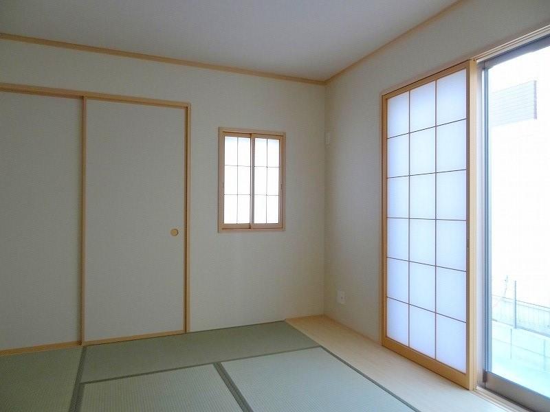 Non-living room. Same specifications