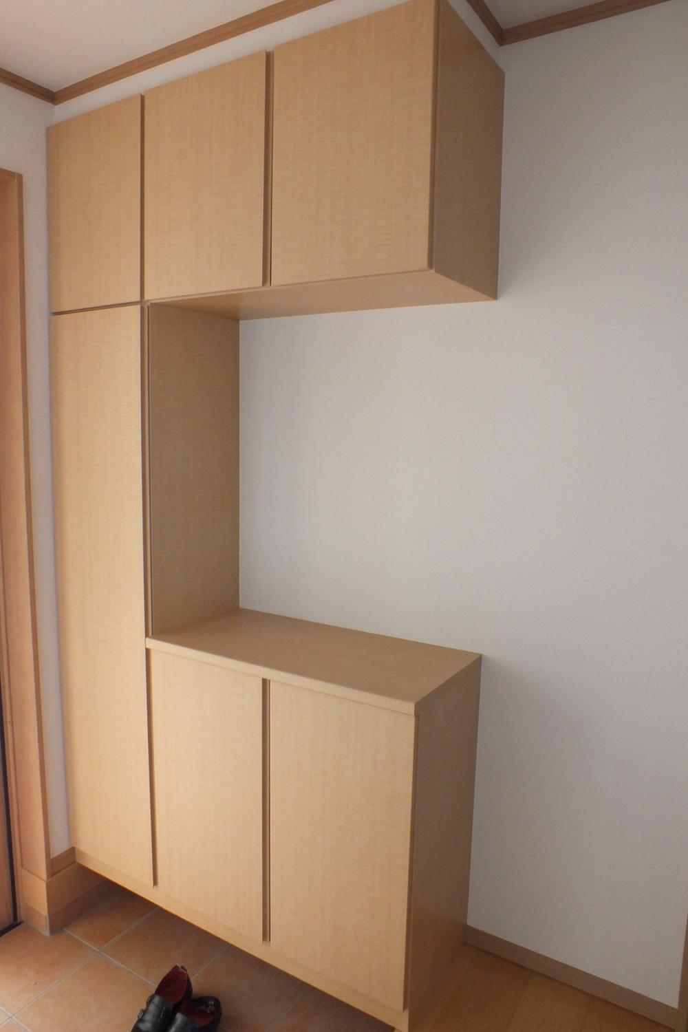 Entrance. ● same specifications ●