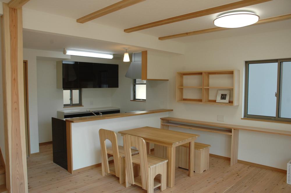 Living. floor, Ceiling of cosmetic beams cedar solid wood. Recommended for those who love you of natural materials.