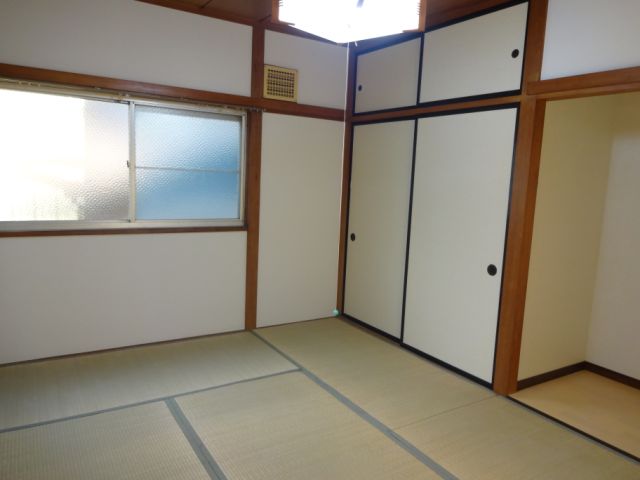 Living and room. Tatami aroma is a pleasant room.