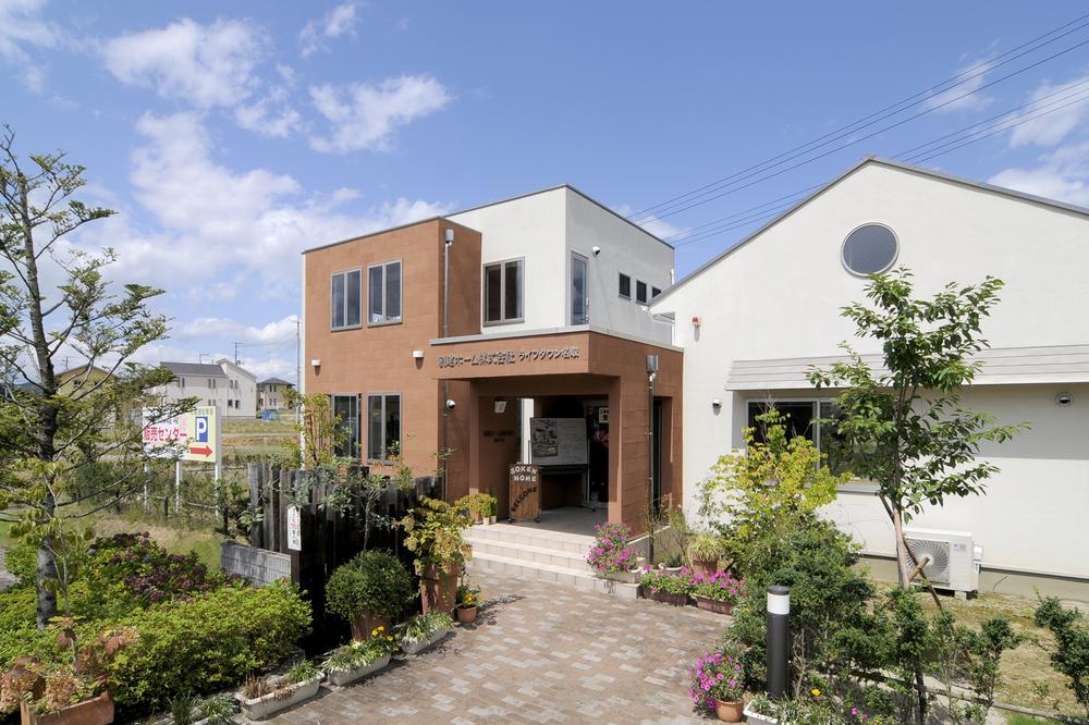 Other. Time and spacious in peaceful environment, It is quietly flowing town. Please to come to your visit by all means.