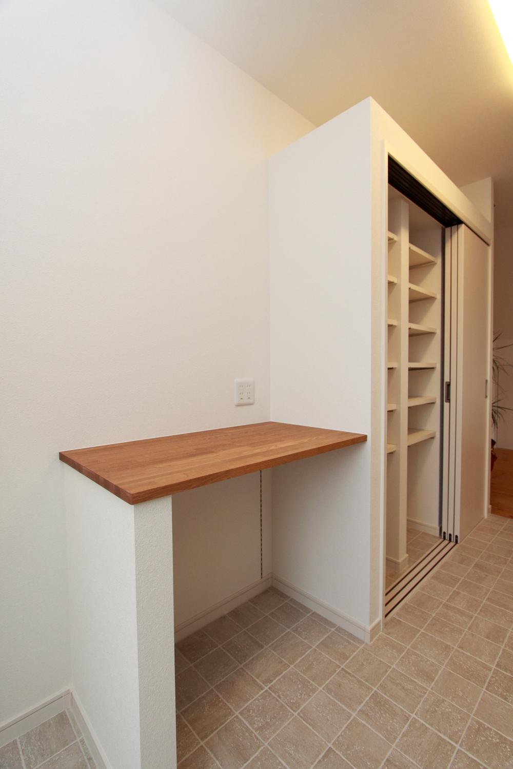 Kitchen.  [2-10-11] Kitchen back and the kitchen in the back housing of the built-in (IH horizontal). It also stuck to the ease of use.