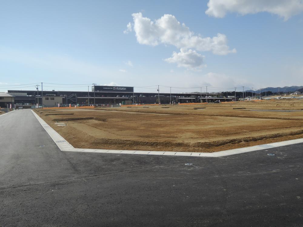 Local photos, including front road. Local (April 2013) Shooting