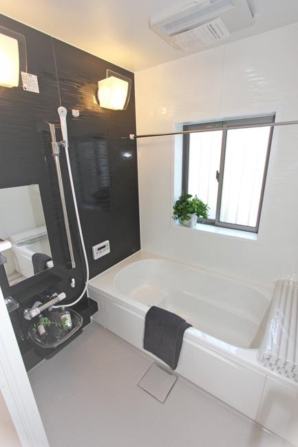 Same specifications photo (bathroom). Same specifications photo (system bus)