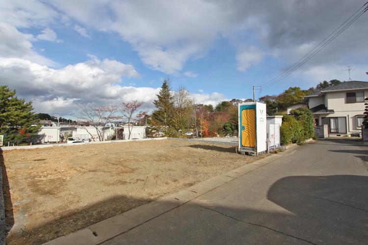 Local photos, including front road. Local (11 May 2013) Shooting