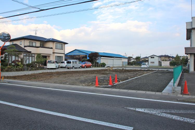 Local photos, including front road. Local (11 May 2013) Shooting