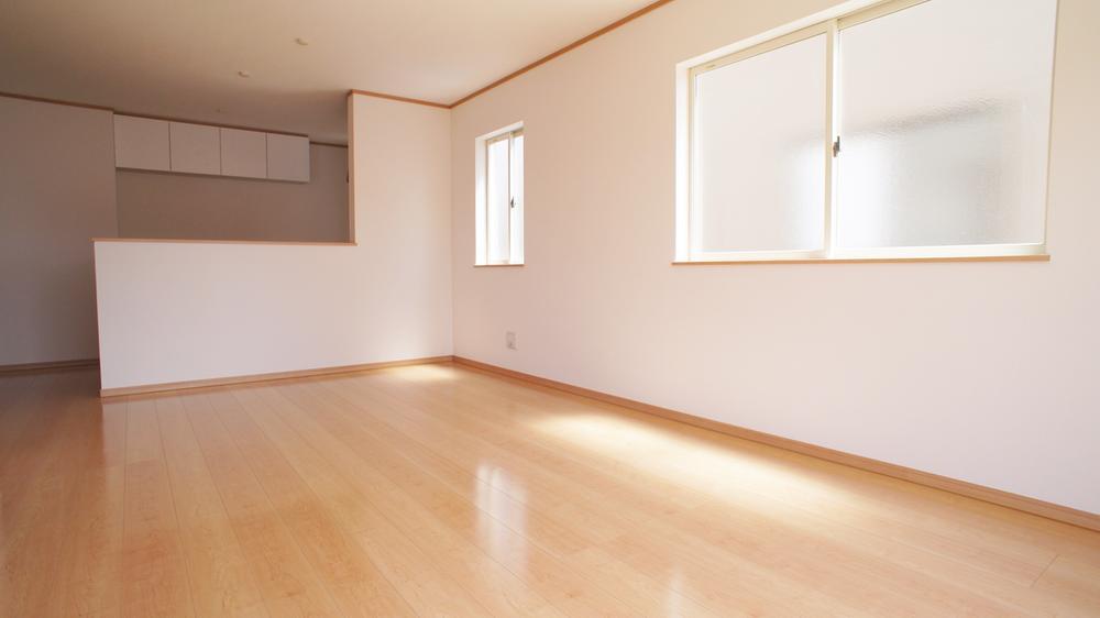 Same specifications photos (living)