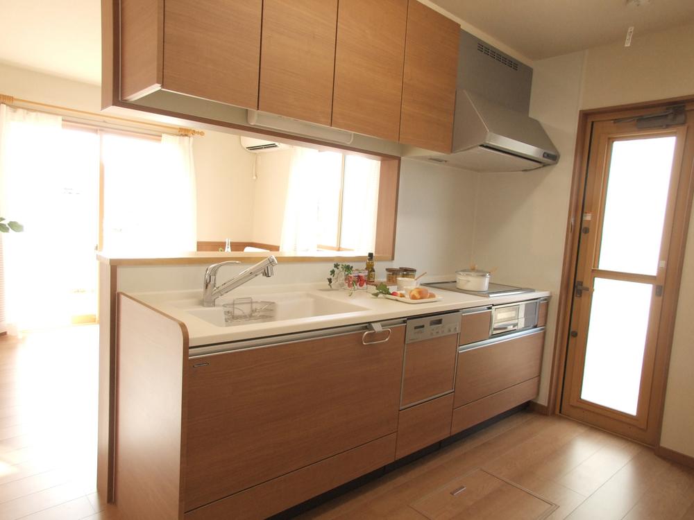 Kitchen. Building E Kitchen / Good face-to-face kitchen user-friendly. With peace of mind can have small children you can dish! (2013 November shooting)