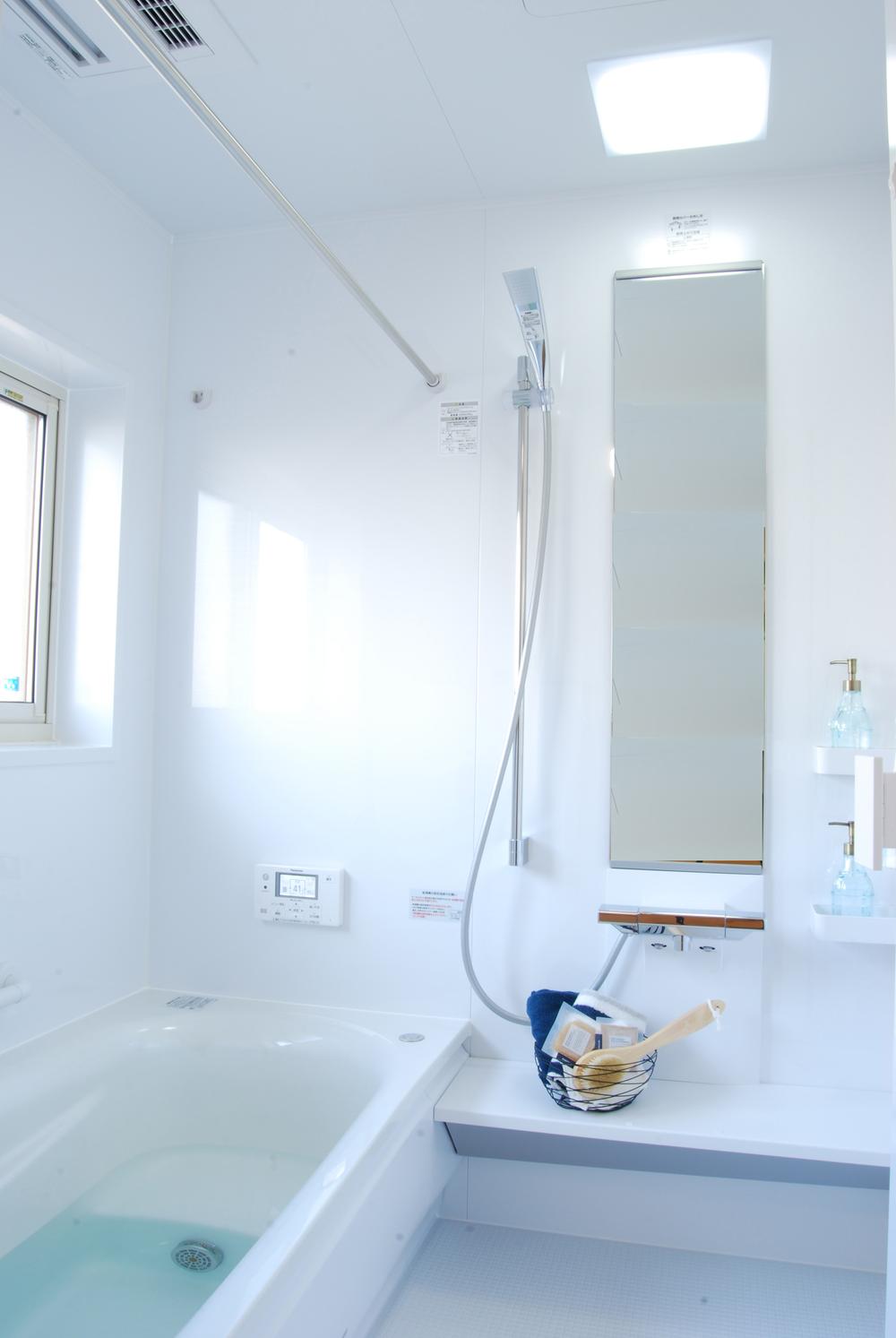 Bathroom. Building C bathroom / Sitz bath can also round tub (December 2013 shooting)