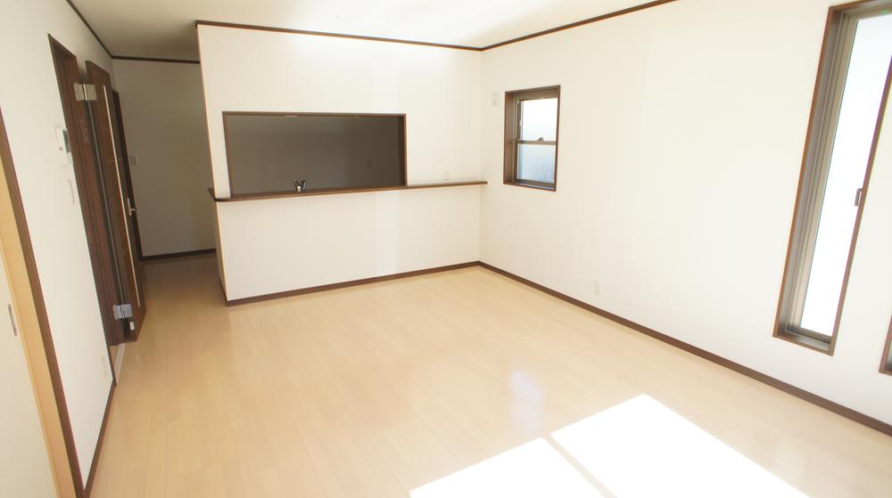 Same specifications photos (living)