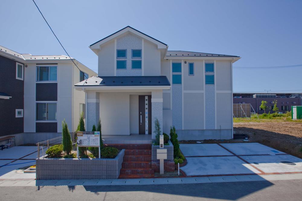 Local appearance photo. Simple modern style appearance large dining atrium of white keynote, Give a skip loft or excitement (57-10 Building) (September 2013) Shooting