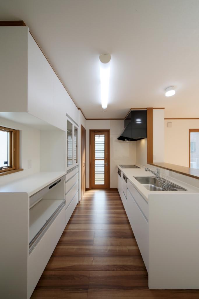 Kitchen.  ■ Ltd. Katie ready-built specification example