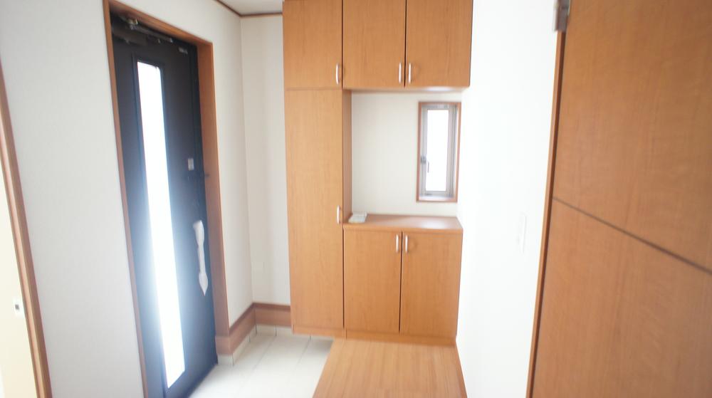 Entrance. Same specifications Photos