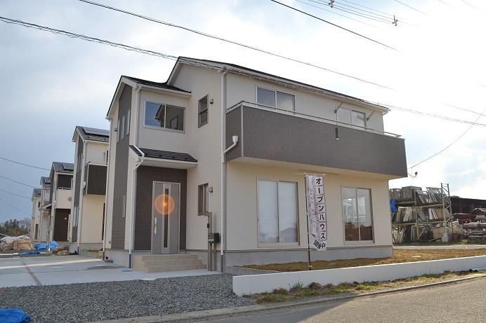 Same specifications photos (appearance). (3 Building) construction Case photo Color scheme is different