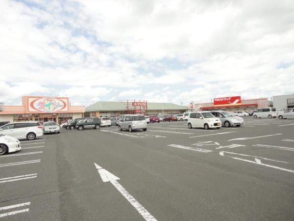 Supermarket. About a 15-minute walk up to 1200m Yorktown to supercomputers