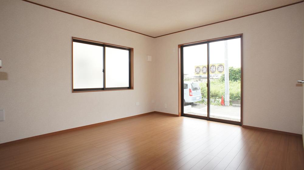 Same specifications photos (living)