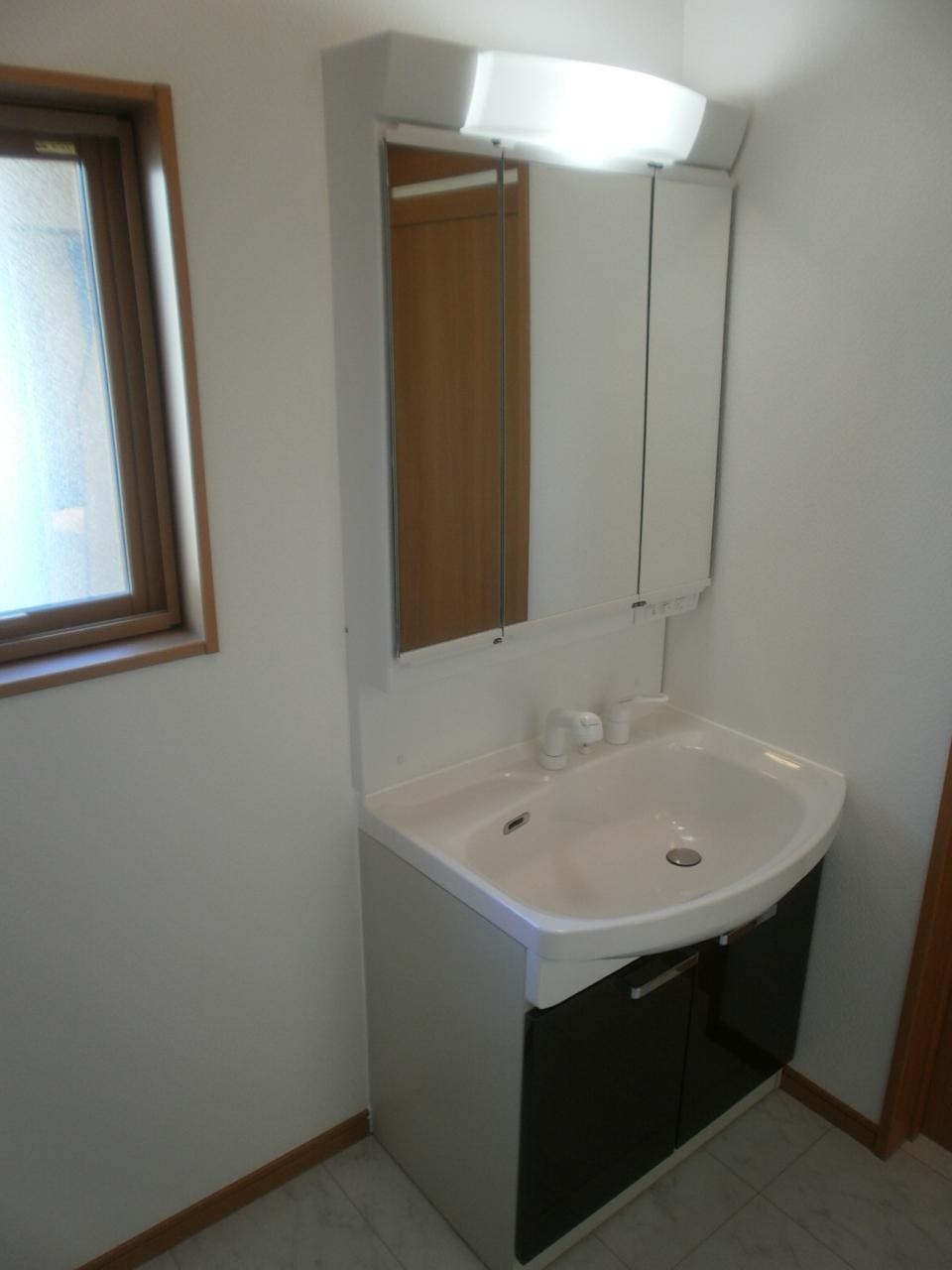 Wash basin, toilet. Indoor (11 May 2013) Shooting