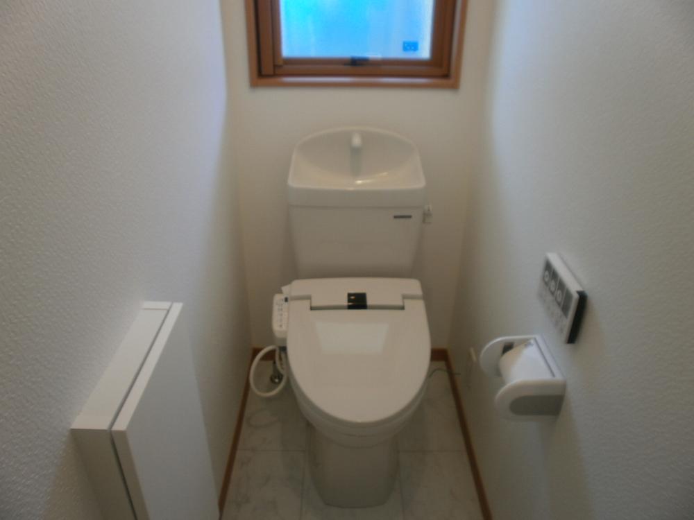 Toilet. Indoor (11 May 2013) Shooting