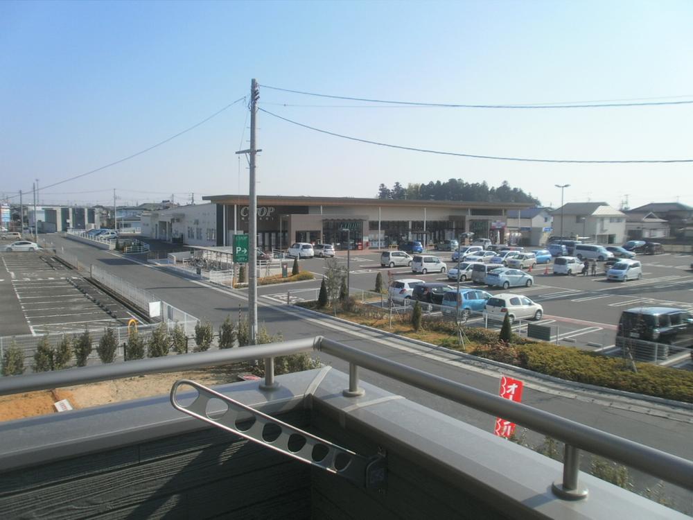 View photos from the dwelling unit. View from the site (November 2013) Shooting