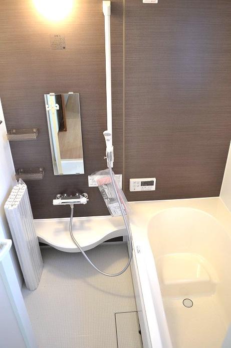 Same specifications photo (bathroom). Same specifications Support armrest, Support flange, When Ya rises, It is easy to grasp shape when in and out of the bathtub. Clean wall insulation dirt hardly marked with scratches. And rust worry does not have any. Big water