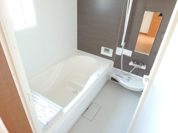 Same specifications photo (bathroom)