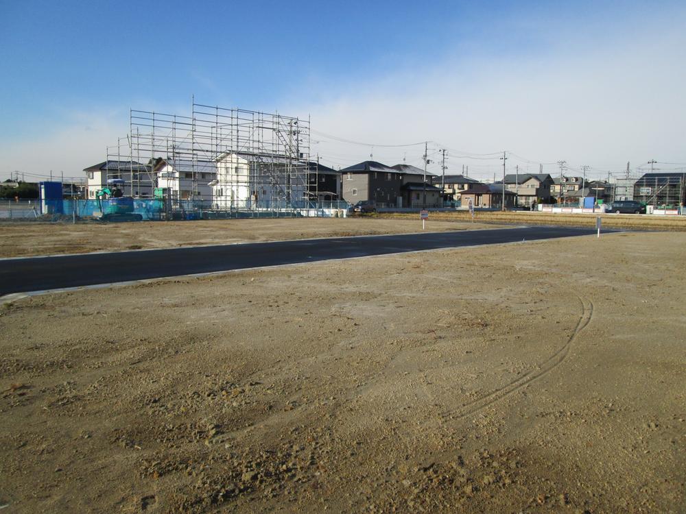 Local photos, including front road. Local (12 May 2013) Shooting