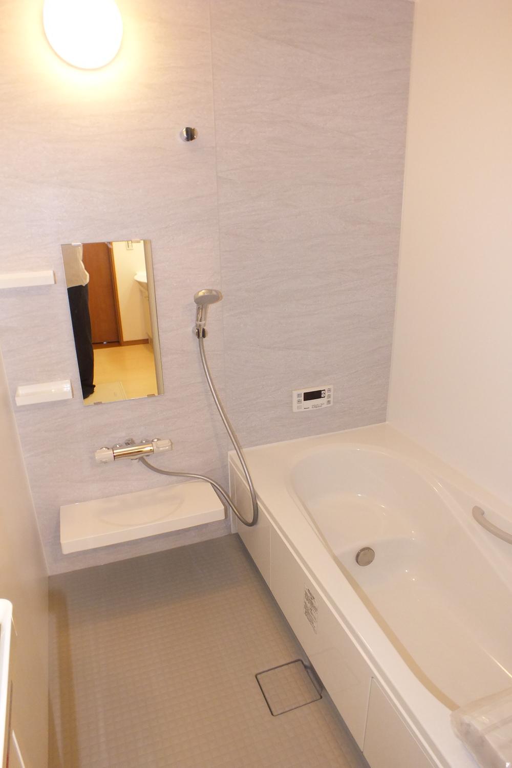 Bathroom. «Same specifications»