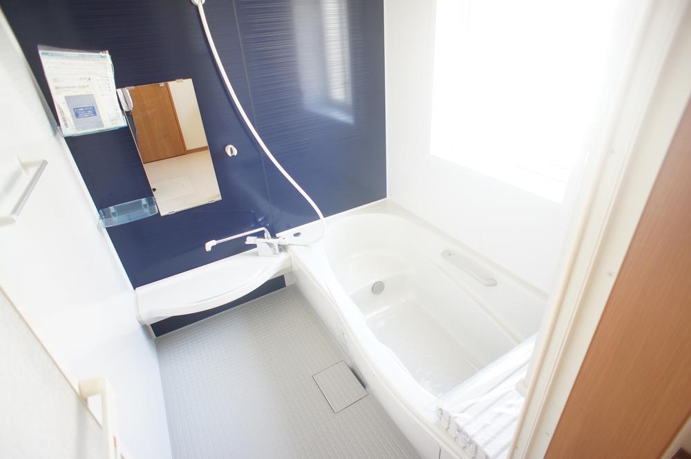 Same specifications photo (bathroom)