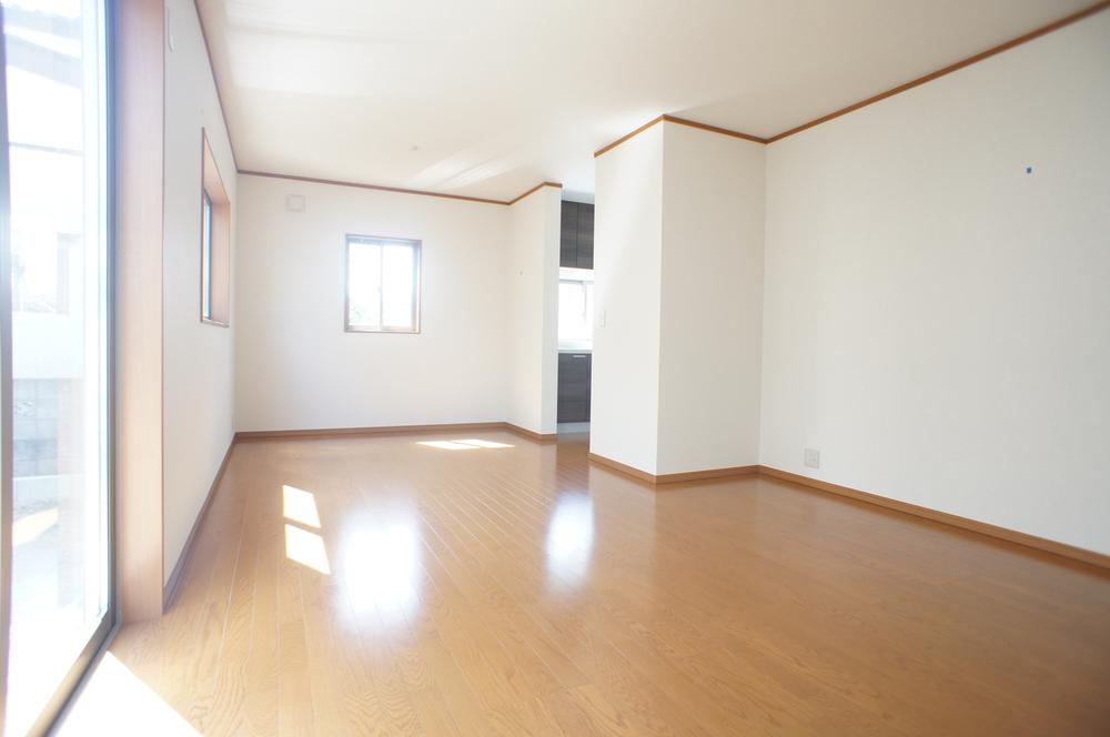 Same specifications photos (living)