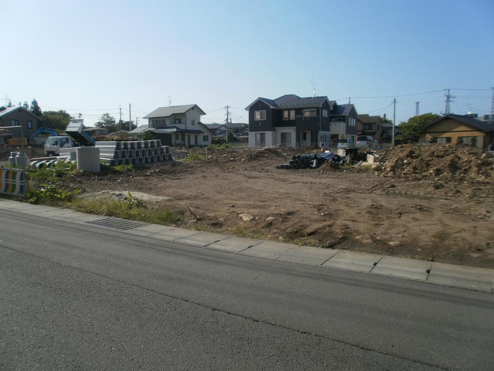 Local photos, including front road. Local (June 3, 2013) Shooting