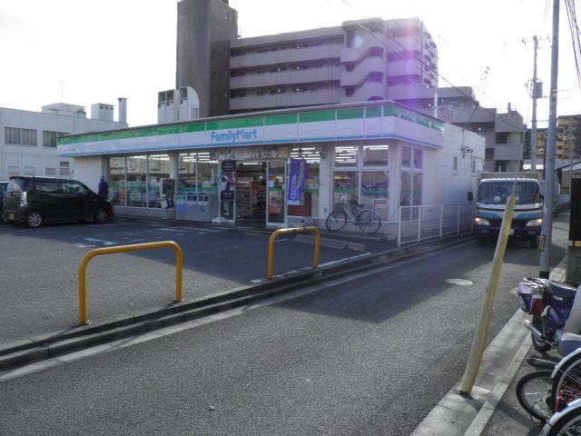 Convenience store. 620m to FamilyMart Ninomori shop