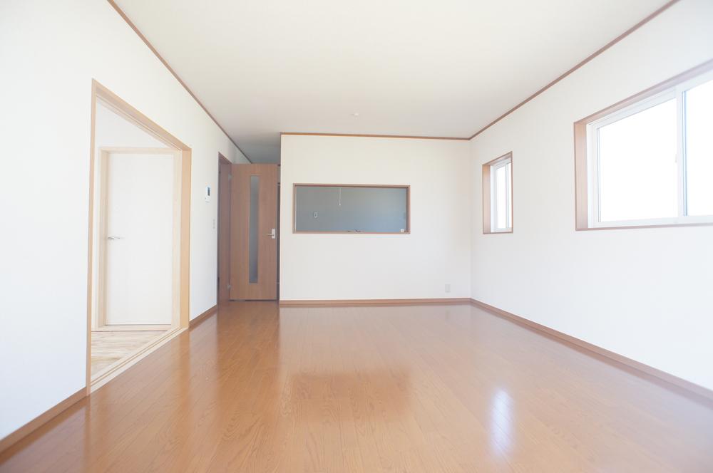 Same specifications photos (living)