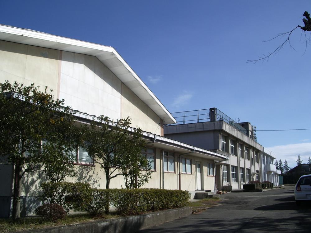 Junior high school. Kitasendai junior high school 1390m to