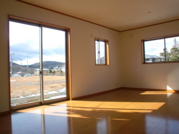 Same specifications photos (living)