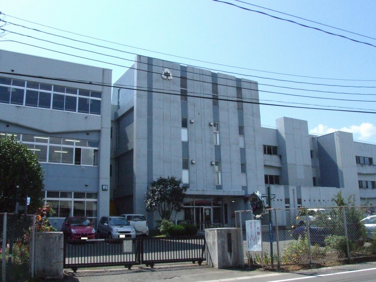 Junior high school. Until Hirose Junior High School 1200m (the distance from the town entrance)