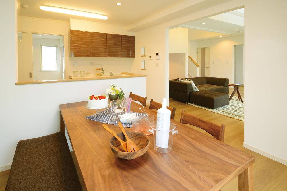 Non-living room. Dining family rest bouncing conversations in the vicinity of mom / Room (August 2013) Shooting