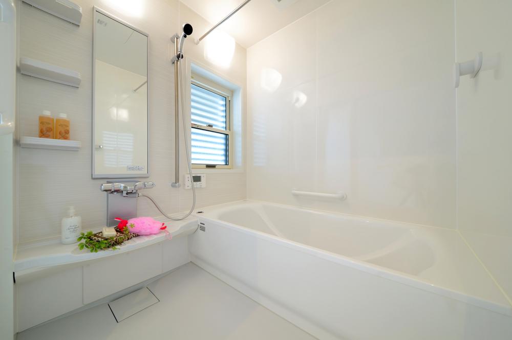 Bathroom. Spacious bathroom Dad put together with the children taking the fatigue of the day / Room (August 2013) Shooting