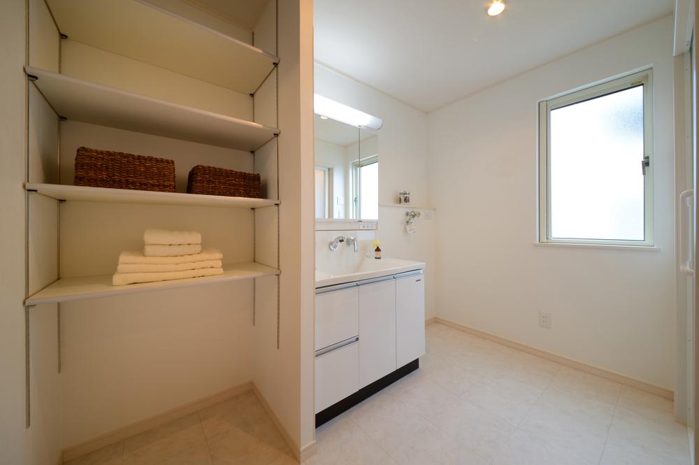 Wash basin, toilet. Wash room of happy housework easier flow line to Mom / Room (August 2013) Shooting