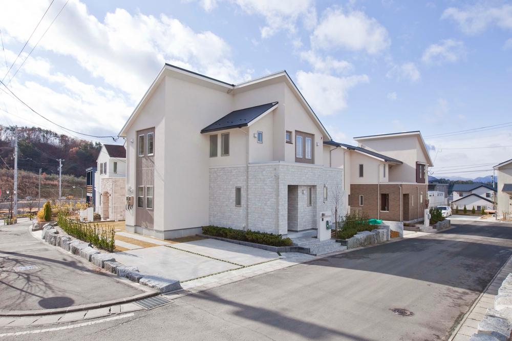 Local photos, including front road. Nishiki Estate of condominiums cityscape. Nishikigaoka is, It has been kept beautifully by the people who live