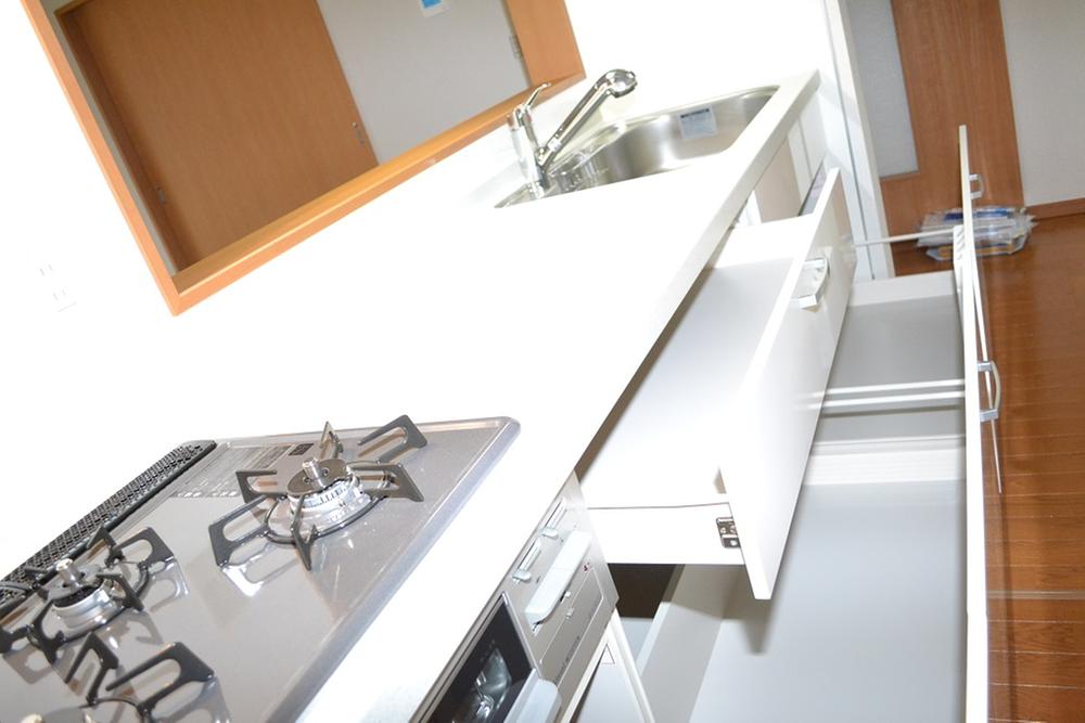 Same specifications photo (kitchen). Same specifications Door is a high-pressure melanin panel, Countertops artificial marble, Gas appliance cleaning a breeze in the enamel top finish (^ 0 ^) / Water purifier integrated hand shower faucet