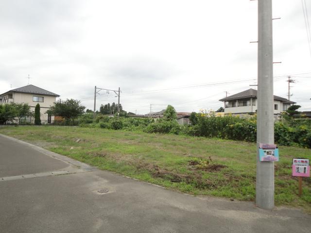 Local photos, including front road. Local Photos